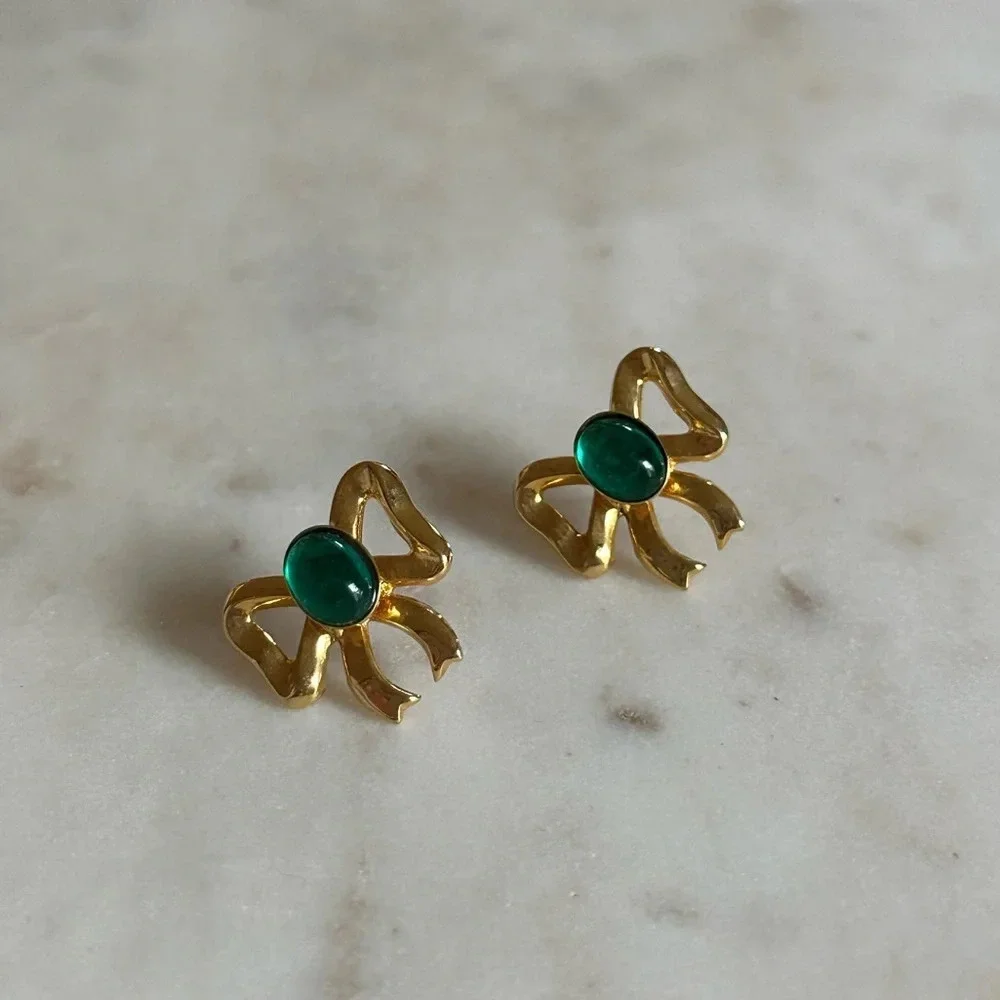 Vintage Gold Tone Bow Earrings Green Stone Coquette Dainty - Picture 4 of 7